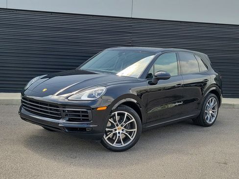 Certified 2023 Porsche Cayenne Platinum Edition image 1