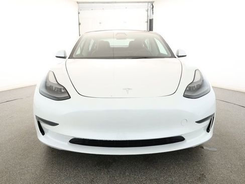 Used 2023 Tesla Model 3 Standard Range image 3