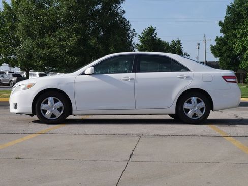 Used 2010 Toyota Camry LE FWD image 9