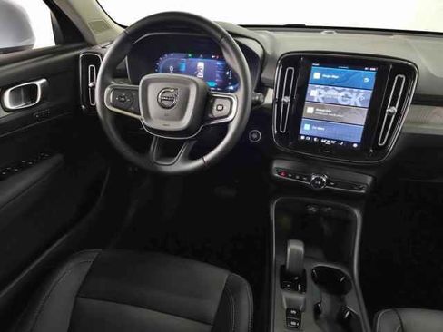 Certified 2025 Volvo XC40 B5 Core image 19