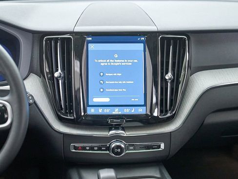 Certified 2025 Volvo XC60 B5 Plus AWD/4WD image 28