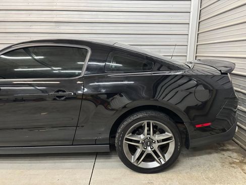 Used 2010 Ford Mustang Shelby GT500 RWD image 5