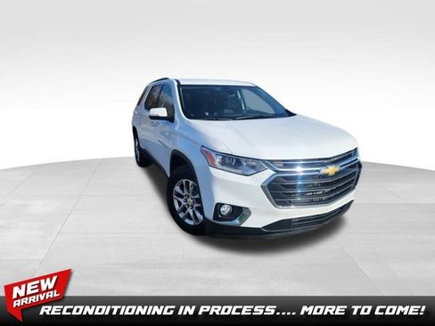 Used 2021 Chevrolet Traverse LT image 1