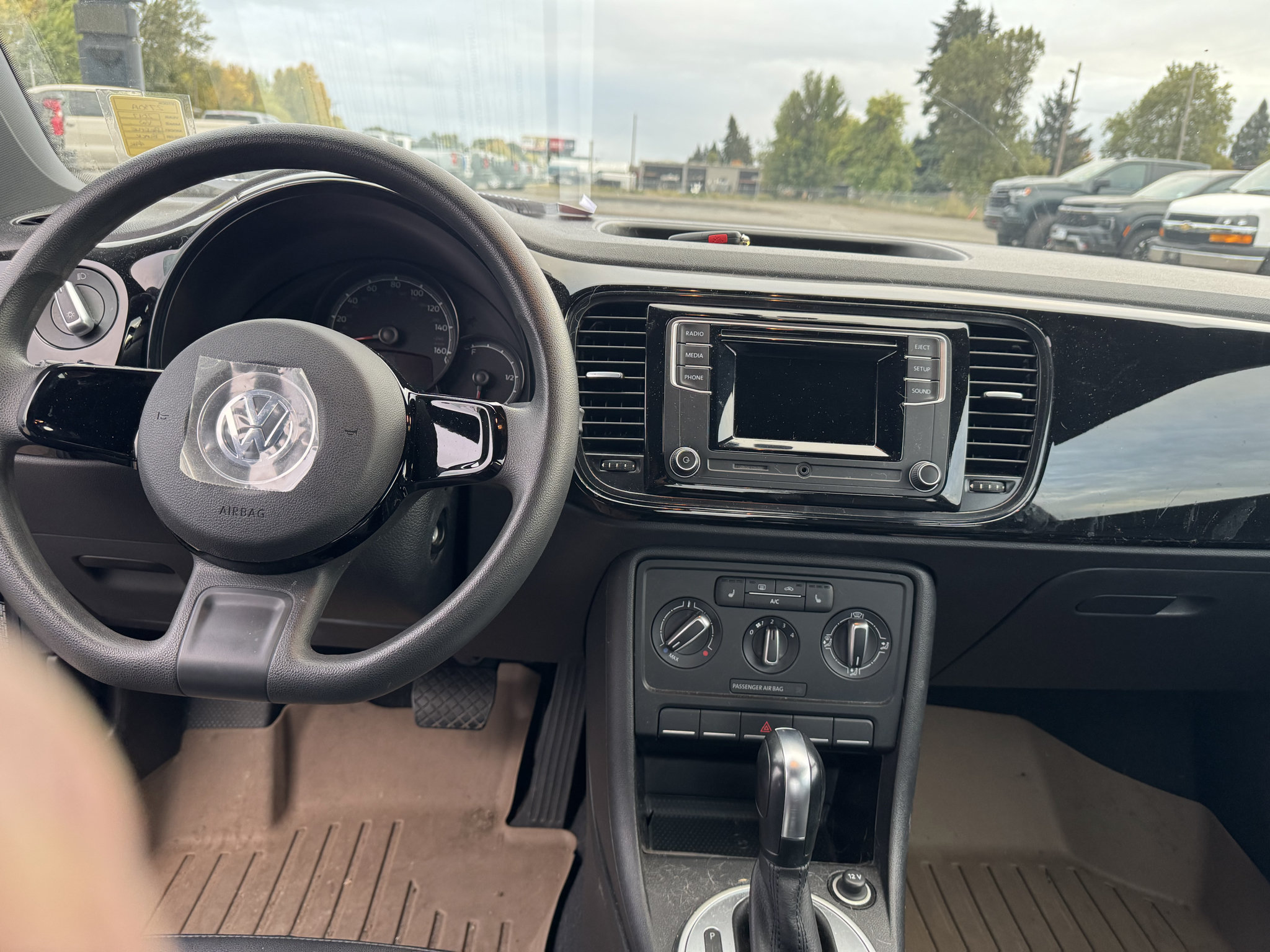 Used 2017 Volkswagen Beetle 1.8T Classic FWD image 9