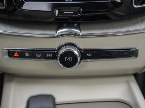 Certified 2023 Volvo XC60 B5 Plus w/ Climate Package image 23