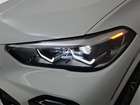Used 2023 BMW X5 xDrive40i w/ M Sport Package image 32