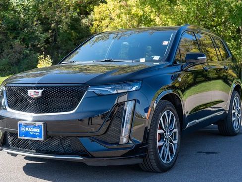 Used 2024 Cadillac XT6 Sport image 2