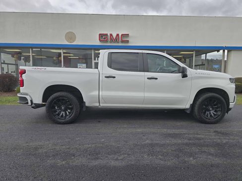 Used 2022 Chevrolet Silverado 1500 Custom image 2