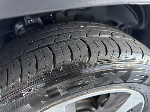 Used 2019 Jeep Cherokee Limited AWD/4WD image 11