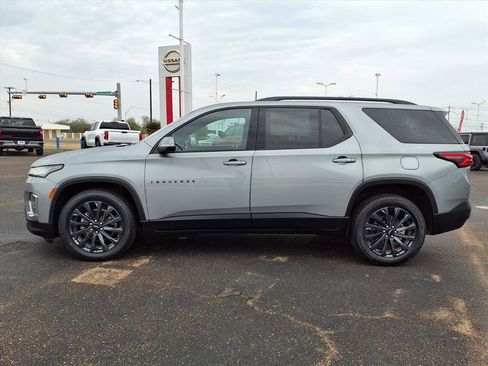 Used 2023 Chevrolet Traverse RS image 4
