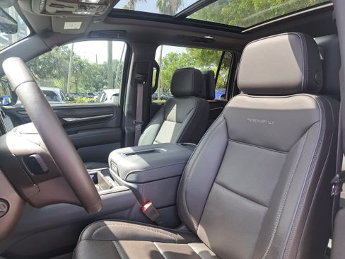 Used 2024 GMC Yukon XL Denali w/ Advanced Technology Package AWD/4WD image 19