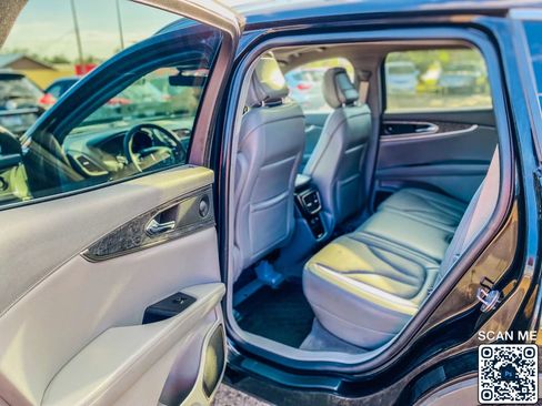 Used 2020 Lincoln Nautilus Reserve image 11