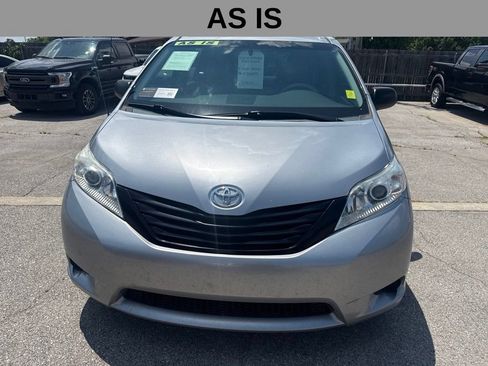 Used 2014 Toyota Sienna L FWD image 2