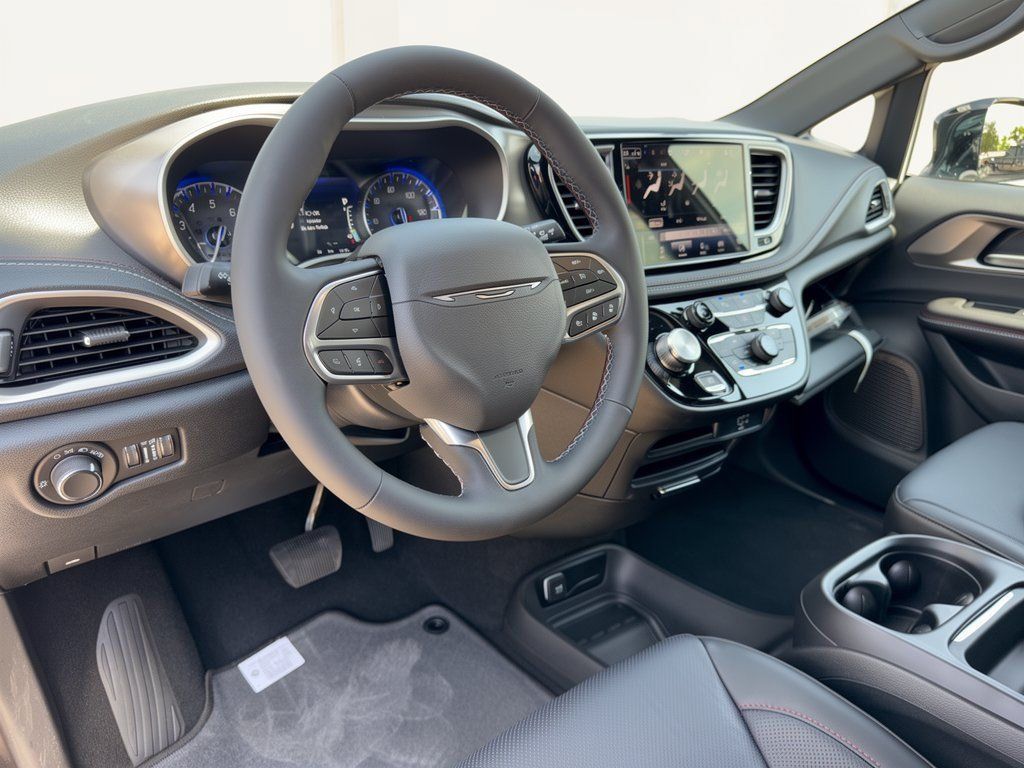 New 2027 Chrysler Pacifica Select FWD image 4
