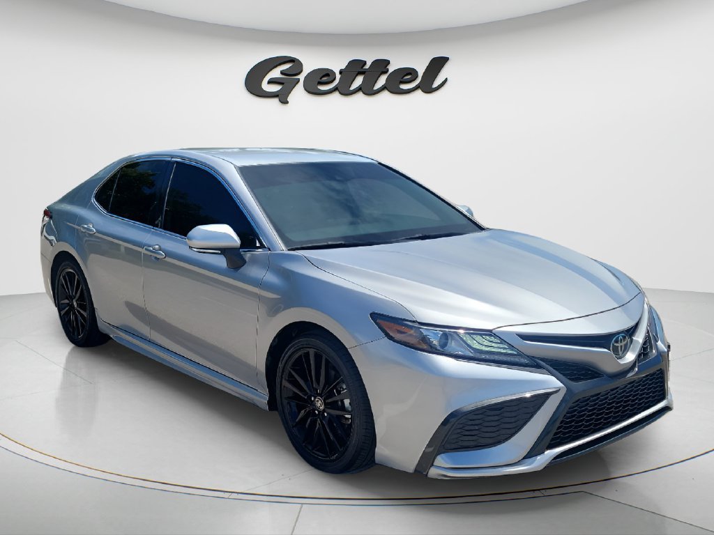 Used 2023 Toyota Camry XSE FWD image 3