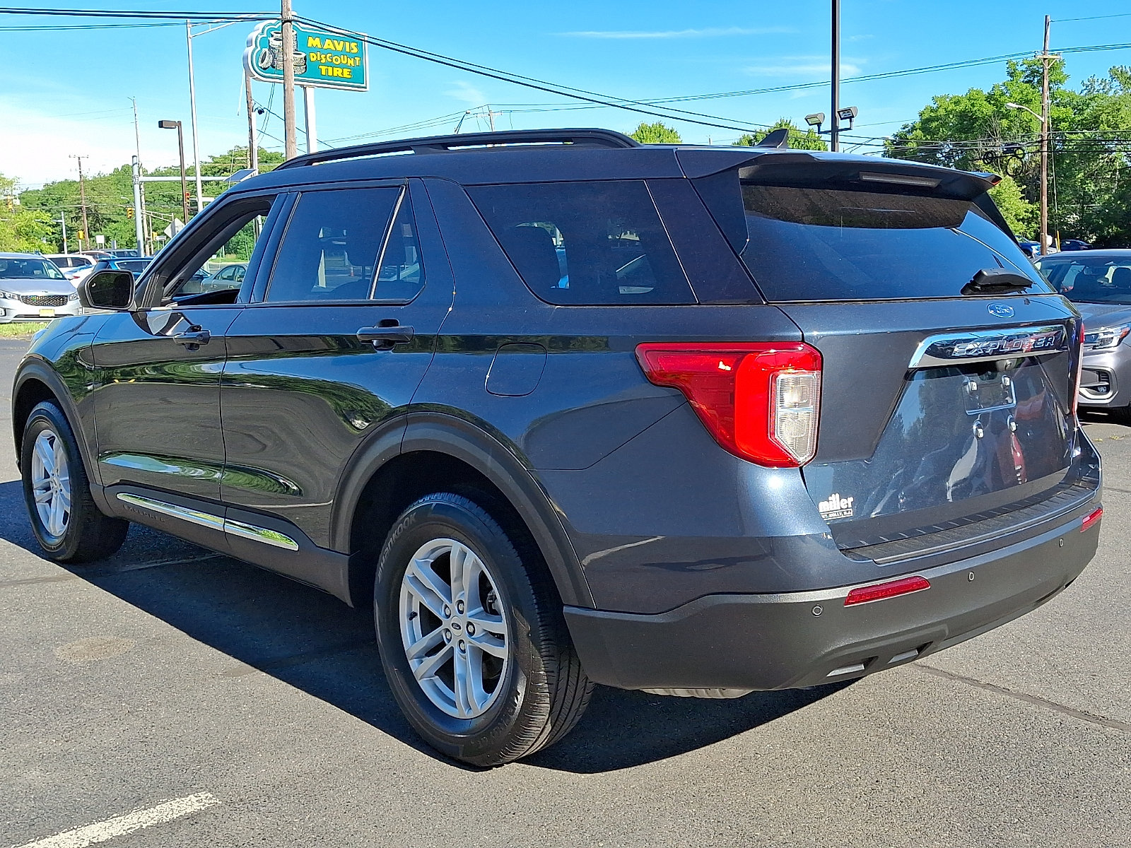 Certified 2023 Ford Explorer XLT AWD/4WD image 5