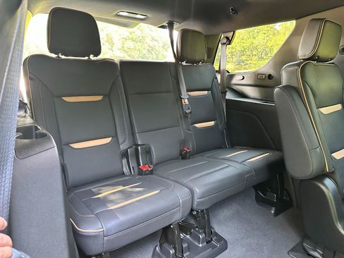 Used 2024 GMC Yukon AT4 w/ Technology Package AWD/4WD image 31