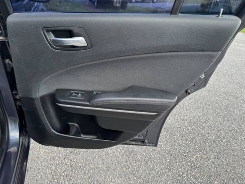 Used 2018 Dodge Charger SXT RWD image 23