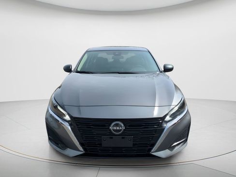 Used 2024 Nissan Altima 2.5 SV image 9