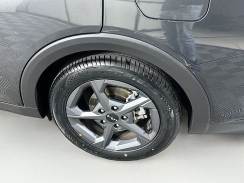 Used 2025 Kia K4 LXS image 11