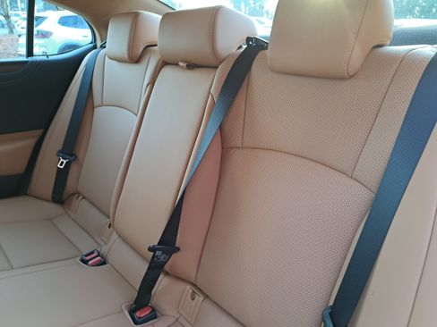 Used 2025 Lexus ES 300h w/ Premium Package image 15