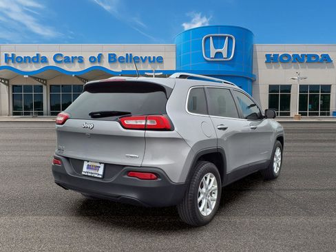 Used 2017 Jeep Cherokee Latitude image 8