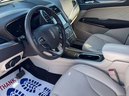 Used 2017 Lincoln MKC Premiere image 5