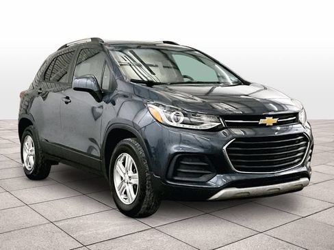 Used 2021 Chevrolet Trax LT w/ LT Convenience Package AWD/4WD image 3