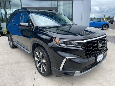 Used 2023 Honda Pilot Touring image 3