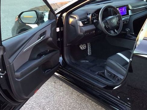 Used 2025 Toyota Camry SE image 15