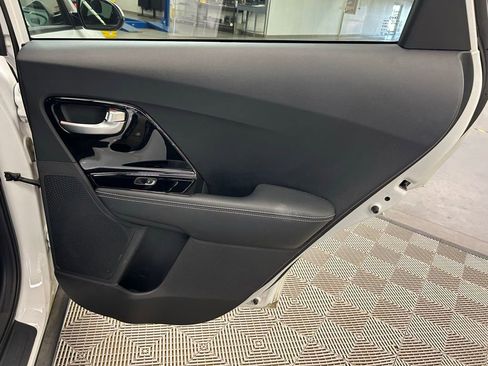 Used 2020 Kia Niro LXS FWD image 14