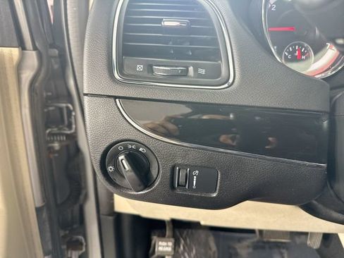 Used 2015 Dodge Grand Caravan SE FWD image 15