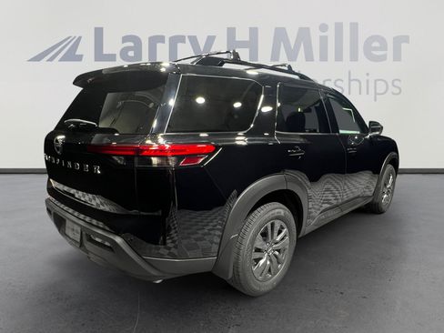 New 2025 Nissan Pathfinder SV image 5