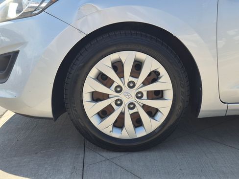 Used 2016 Hyundai Elantra GT FWD image 12