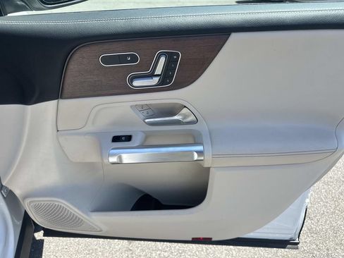 Used 2023 Mercedes-Benz GLB 250 4MATIC w/ Premium Package image 13