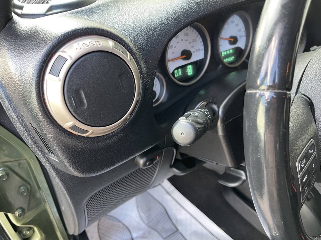 Used 2016 Jeep Wrangler Unlimited Sahara AWD/4WD image 10