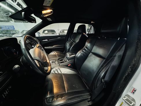 Used 2023 Chrysler 300 C RWD image 11