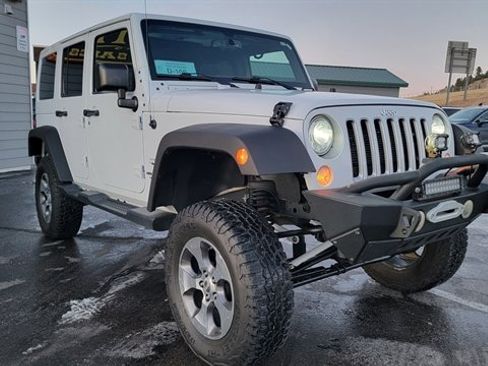 Used 2017 Jeep Wrangler Unlimited Sahara w/ Trailer Tow Group image 4