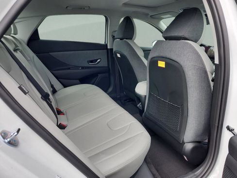 New 2026 Hyundai Elantra Limited FWD image 17