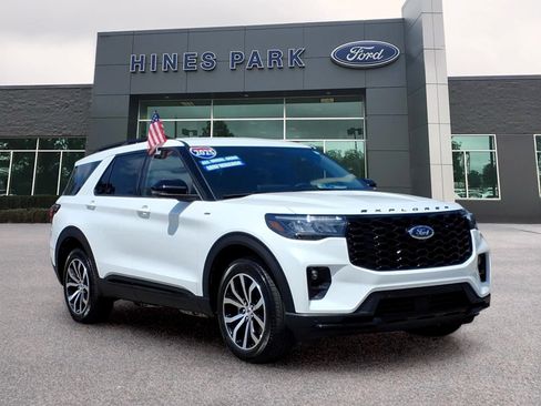 Used 2025 Ford Explorer ST-Line AWD/4WD image 1