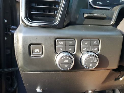 Used 2024 GMC Sierra 2500 AT4 w/ AT4 Premium Plus Package AWD/4WD image 30
