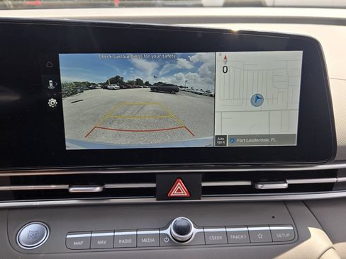 Certified 2025 Hyundai Elantra SEL FWD image 19