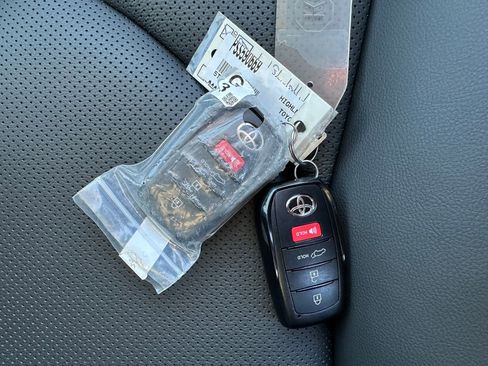 Used 2025 Toyota Highlander Platinum image 22