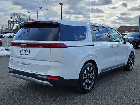 Certified 2023 Kia Carnival EX image 4