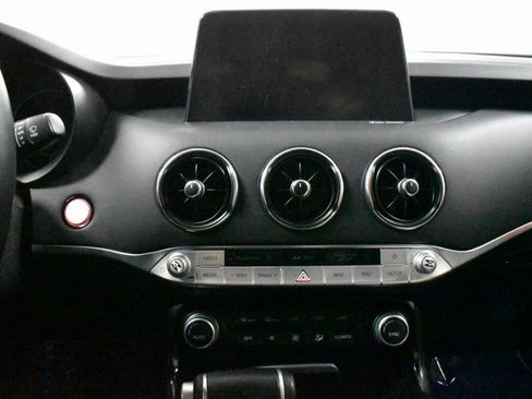 Used 2019 Kia Stinger Premium image 21