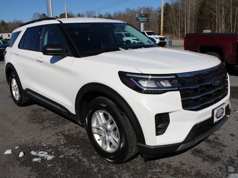 Used 2025 Ford Explorer Active image 4