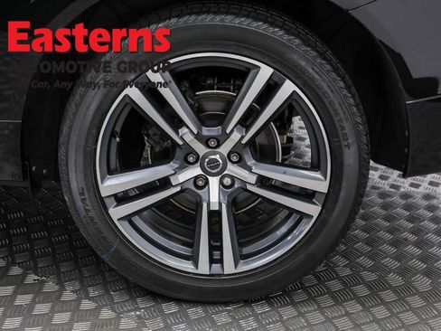 Used 2019 Volvo XC60 T5 Momentum w/ Multimedia Package image 52