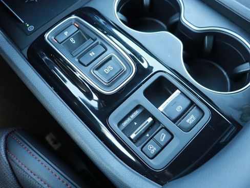 Certified 2025 Honda Pilot Black Edition image 25