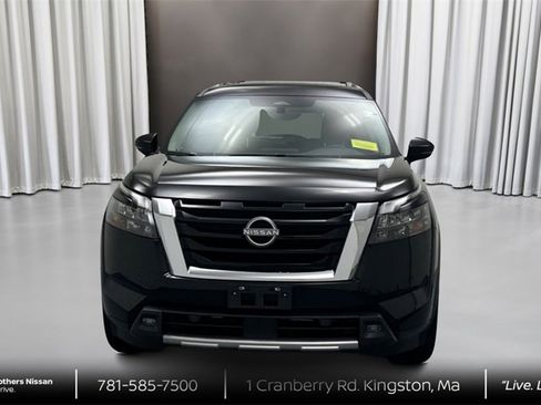 New 2025 Nissan Pathfinder SL w/ SL Premium Package image 2