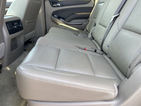 Used 2018 Chevrolet Suburban LT image 21